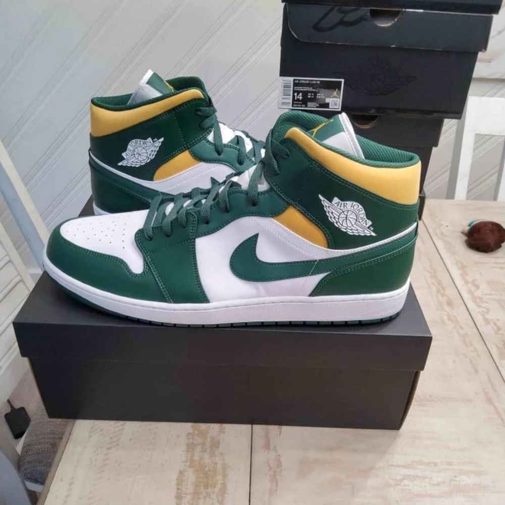 Jordan 1 Mid, SONICS (2021), Noble Green/Pollen-White, 554724-371 MEN’S SIZE 18